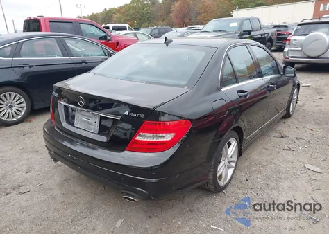 2012 Mercedes-Benz C 300 Sport 4Matic z USA, uszkodzony, nr VIN WDDGF8BB9CR231821